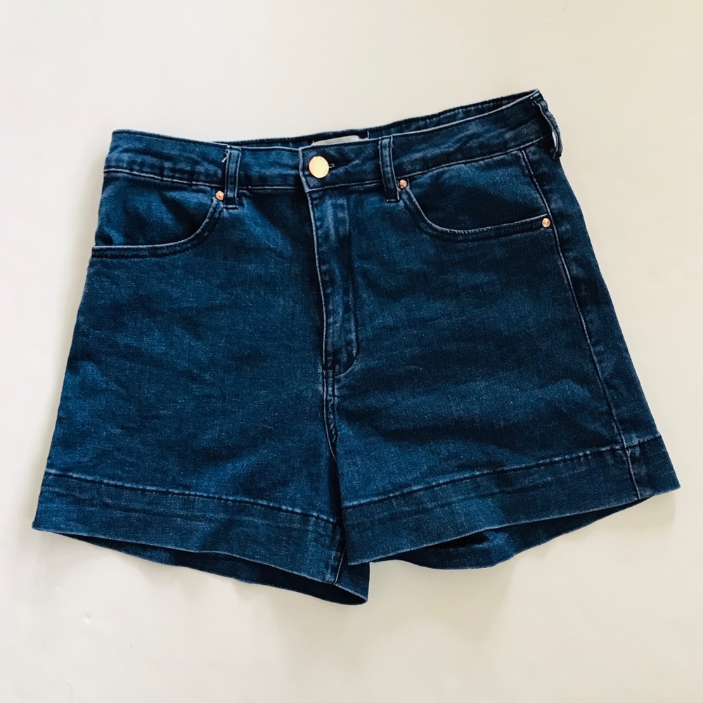 Forever 21 Women’s Dark Washed Denim Shorts Size 29